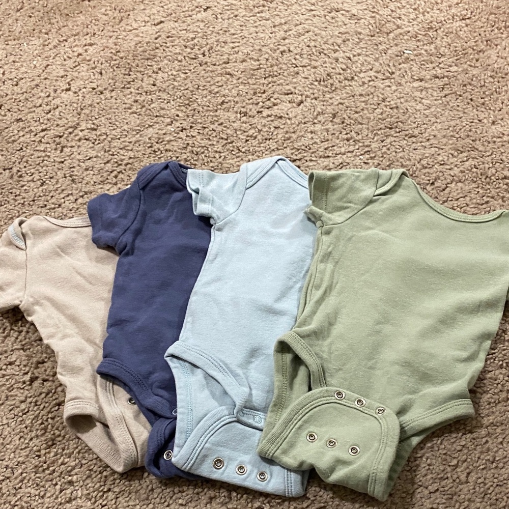 0-6mo Adorable Kids Bodysuit Collection in Green, Blue, and Tan